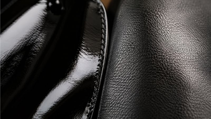 patent-leather-vs-regular-leather-texture
