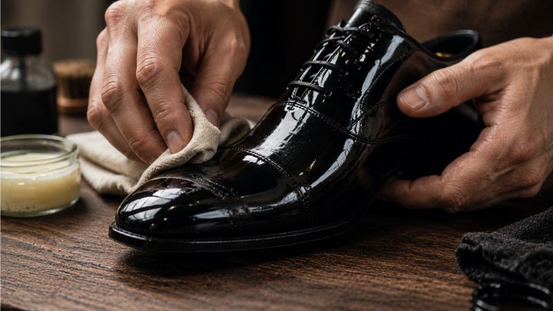 removing-scuffs-from-patent-leather